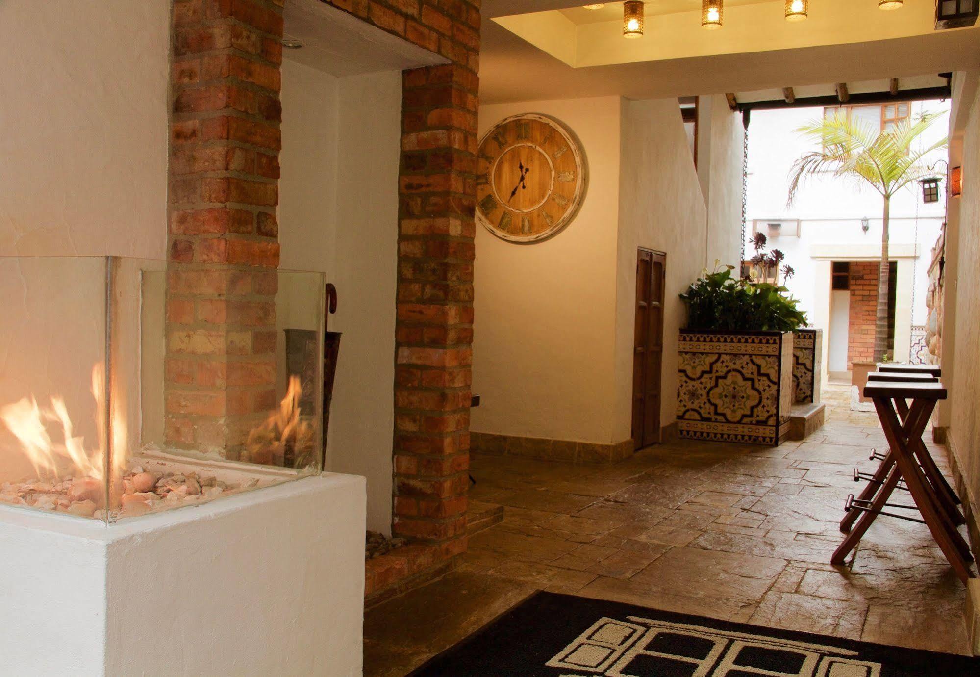 Hotel Casona Usaquen โบโกตา ภายนอก รูปภาพ